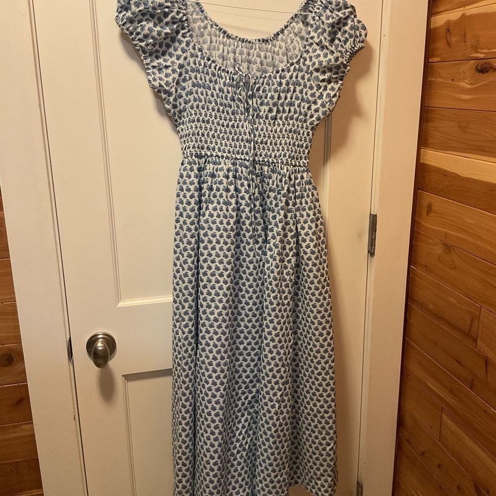 Blue and White floral puff sleeve midi Dress